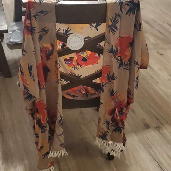 SOLD! Umgee Boutique Tassel Kimono - Picture 2 of 4